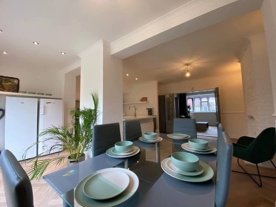 Lovely, Recently Refurbished Four Bedroom House.. ロンドン エクステリア 写真